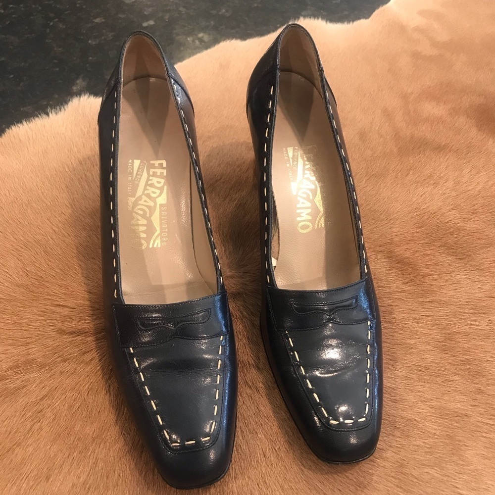 Vintage Ferragamo Pumps Navy 8.5 AAAA